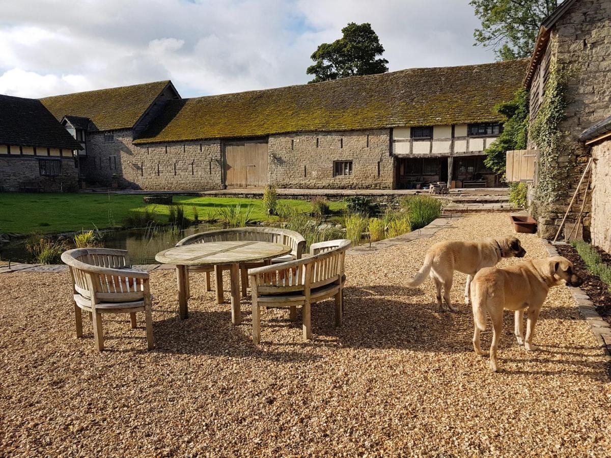 The Threshing Barn At Penrhos Court Villa Kington  Exterior foto