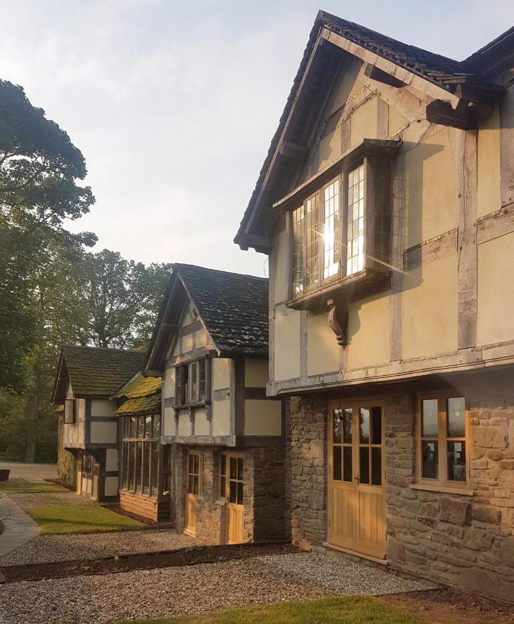 The Threshing Barn At Penrhos Court Villa Kington  Exterior foto