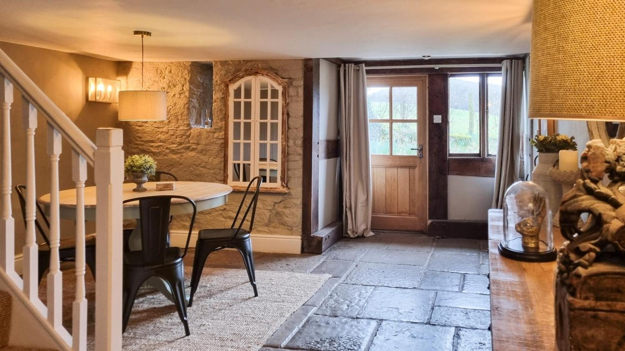 Villa The Threshing Barn At Penrhos Court Kington  Habitación foto